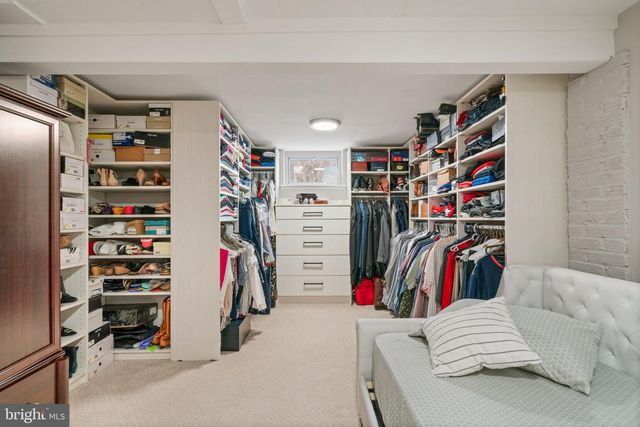 3903 WHISPERING LN, Falls Church, VA 22041