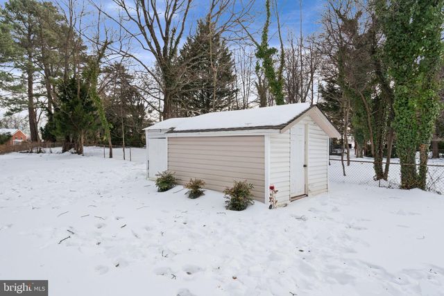 3903 WHISPERING LN, Falls Church, VA 22041