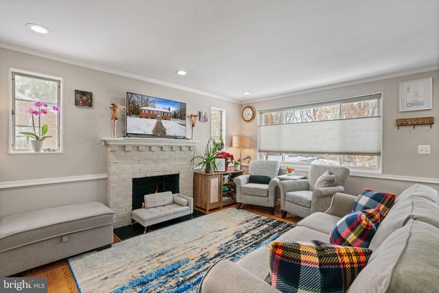 3903 WHISPERING LN, Falls Church, VA 22041