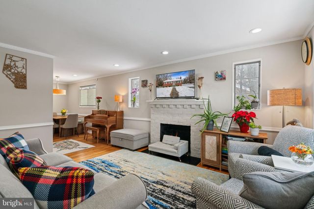 3903 WHISPERING LN, Falls Church, VA 22041