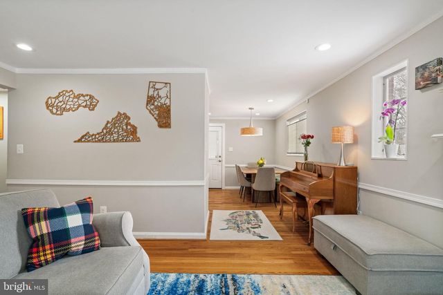 3903 WHISPERING LN, Falls Church, VA 22041