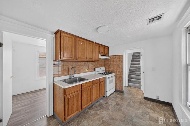23 union Street 2, Carteret, NJ 07008