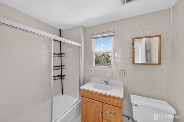 23 union Street 2, Carteret, NJ 07008