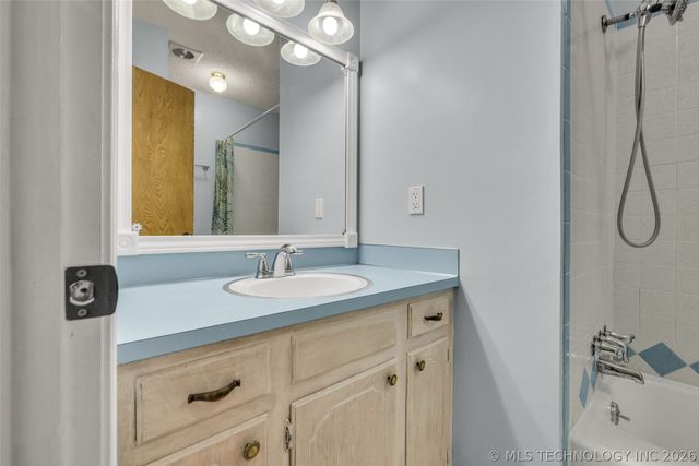 2332 S Nogales Avenue, Tulsa, OK 74107