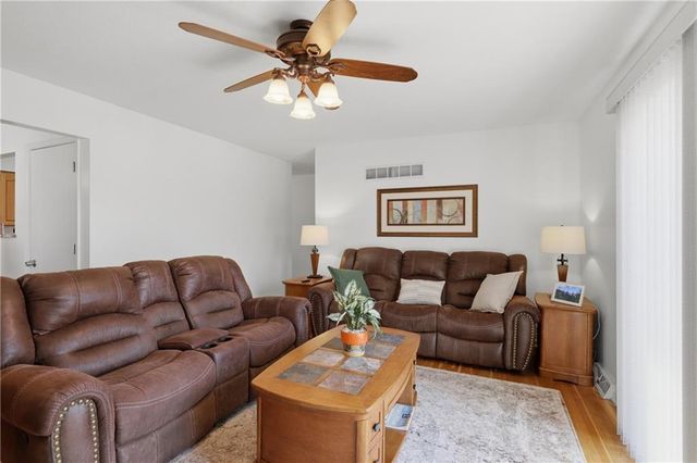 6915 NW 79th Terrace, Kansas City, MO 64152