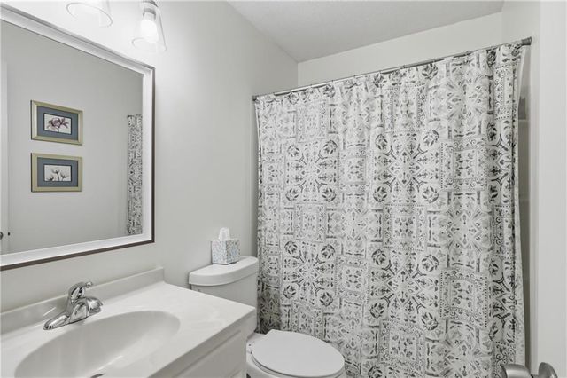 6915 NW 79th Terrace, Kansas City, MO 64152