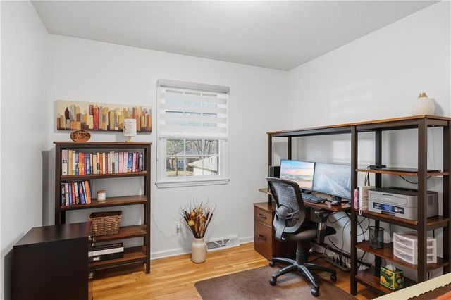 6915 NW 79th Terrace, Kansas City, MO 64152