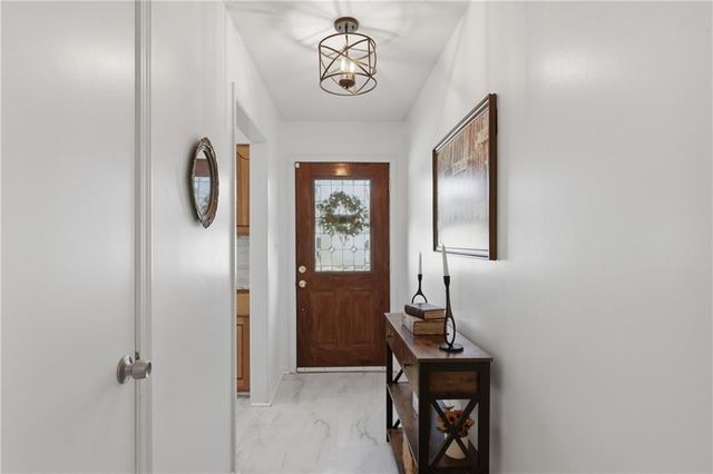 6915 NW 79th Terrace, Kansas City, MO 64152