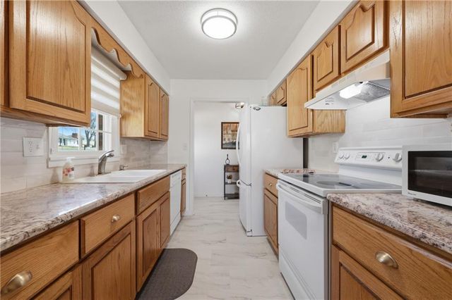 6915 NW 79th Terrace, Kansas City, MO 64152