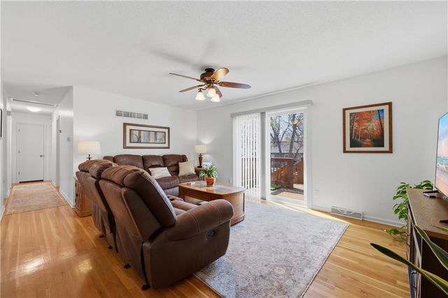 6915 NW 79th Terrace, Kansas City, MO 64152