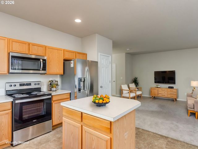 759 Se CAMELLIA Ct, Hillsboro, OR 97123