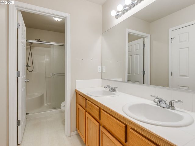 759 Se CAMELLIA Ct, Hillsboro, OR 97123