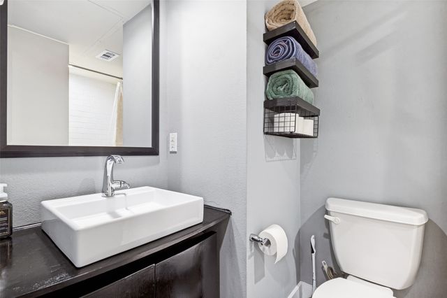 4618 Cedar Springs Road B, Dallas, TX 75219