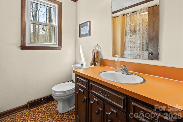 3568 Briarcliff Acres Drive, Lincolnton, NC 28092