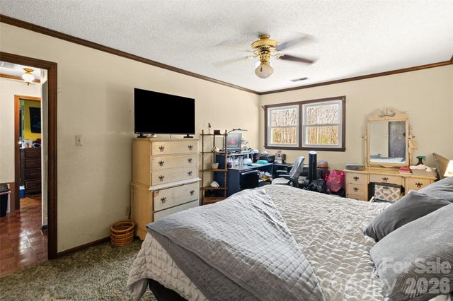 3568 Briarcliff Acres Drive, Lincolnton, NC 28092