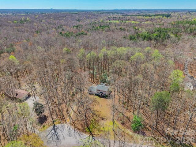 3568 Briarcliff Acres Drive, Lincolnton, NC 28092