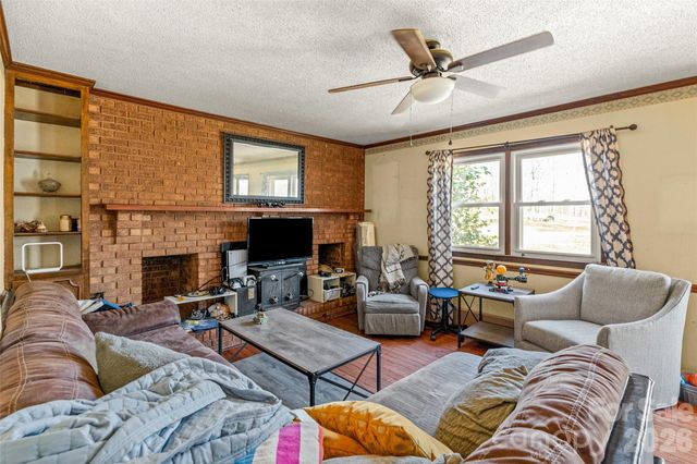 3568 Briarcliff Acres Drive, Lincolnton, NC 28092