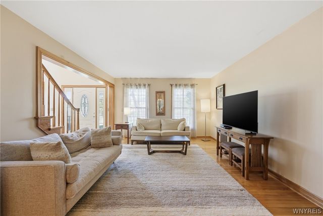 120 Norwood Lane, Orchard Park, NY 14127