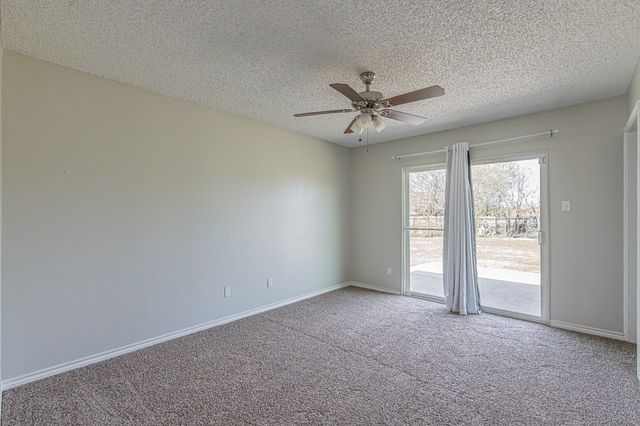 131 Sierra Court, Glenn Heights, TX 75154