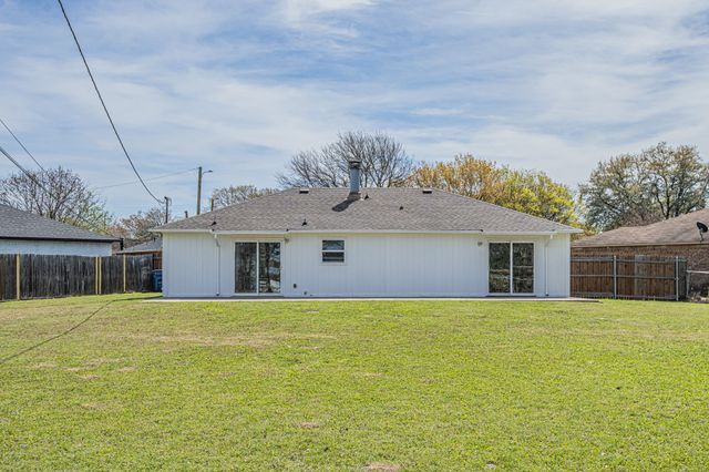 131 Sierra Court, Glenn Heights, TX 75154