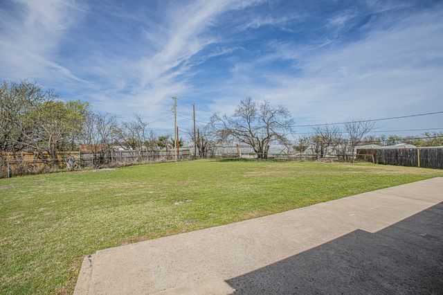 131 Sierra Court, Glenn Heights, TX 75154