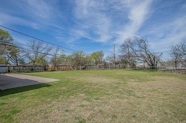 131 Sierra Court, Glenn Heights, TX 75154