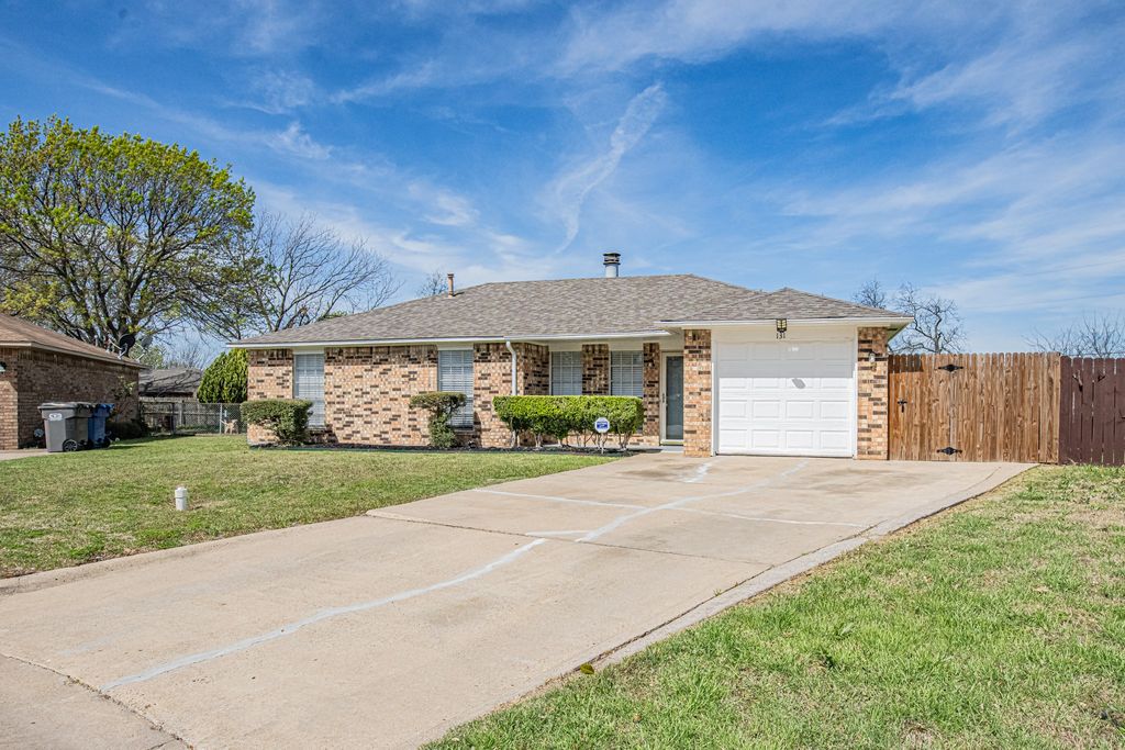 131 Sierra Court, Glenn Heights, TX 75154