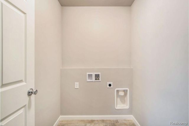 221 Ontario Court, Brooklyn Village, MI 49230