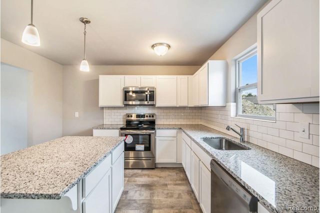 221 Ontario Court, Brooklyn Village, MI 49230