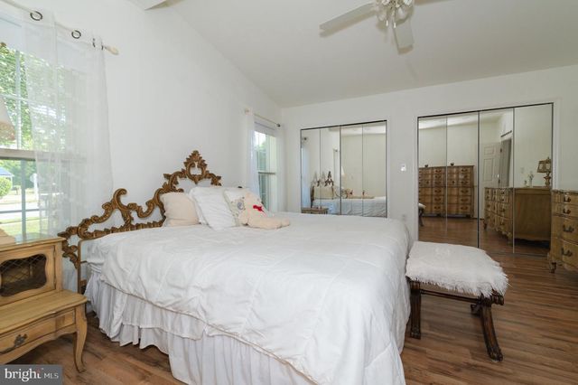 25 KNOLLWOOD DR, Mays Landing, NJ 08330