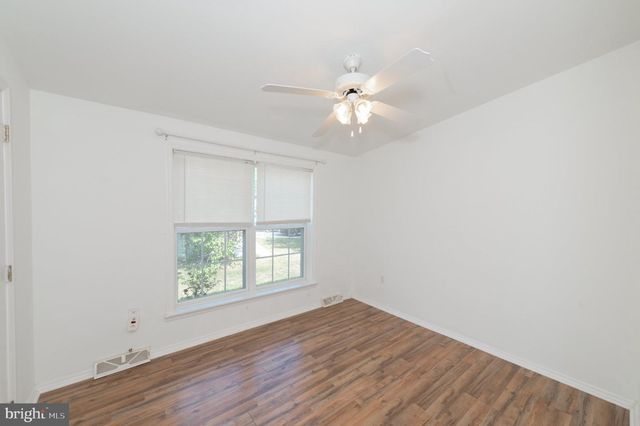 25 KNOLLWOOD DR, Mays Landing, NJ 08330
