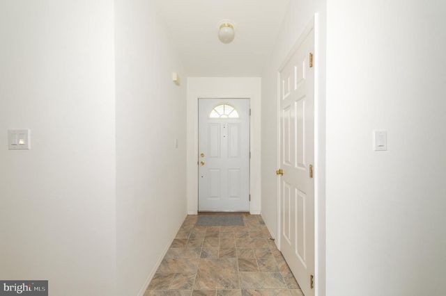 25 KNOLLWOOD DR, Mays Landing, NJ 08330