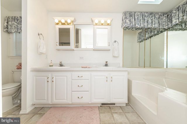 25 KNOLLWOOD DR, Mays Landing, NJ 08330