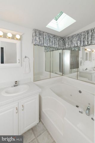 25 KNOLLWOOD DR, Mays Landing, NJ 08330