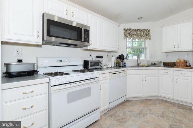 25 KNOLLWOOD DR, Mays Landing, NJ 08330