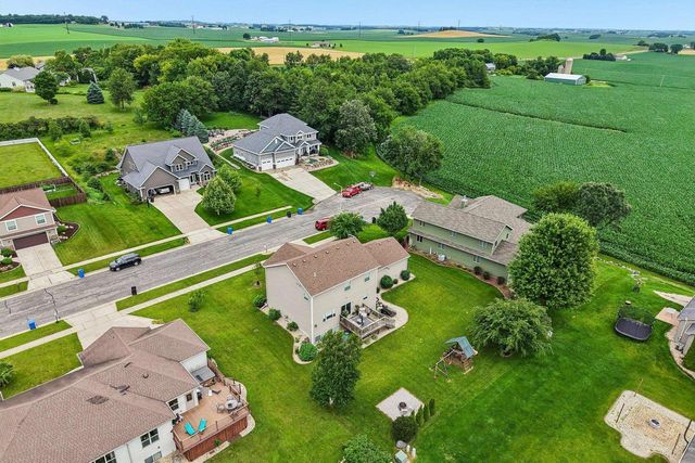 406 Chelsea Way, Dane, WI 53529