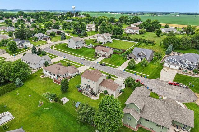 406 Chelsea Way, Dane, WI 53529