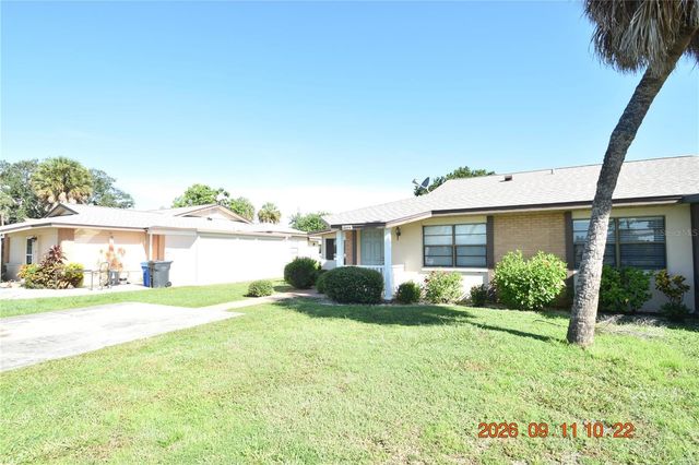 705 2ND AVENUE NW B, Ruskin, FL 33570