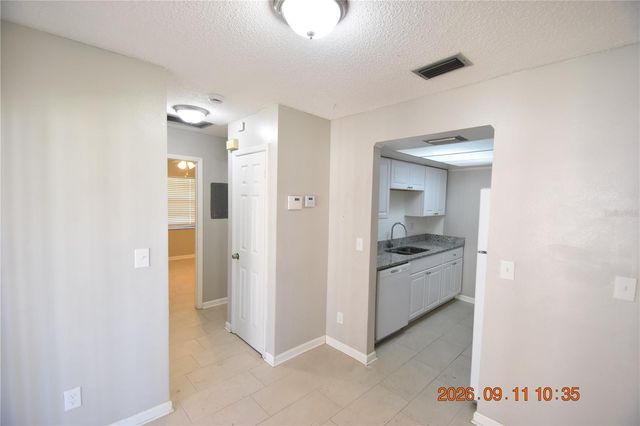 705 2ND AVENUE NW B, Ruskin, FL 33570