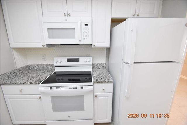 705 2ND AVENUE NW B, Ruskin, FL 33570