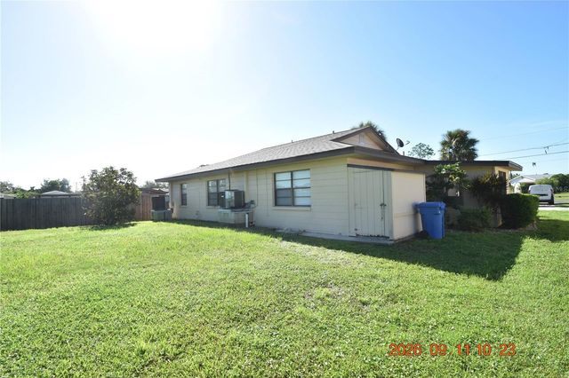 705 2ND AVENUE NW B, Ruskin, FL 33570
