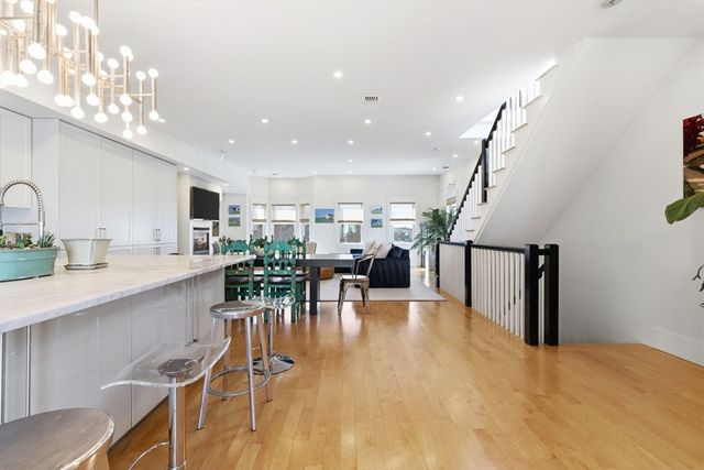 138 W 3rd St, Boston, MA 02127