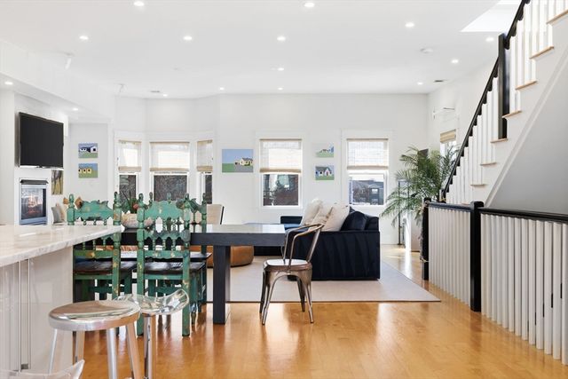 138 W 3rd St, Boston, MA 02127