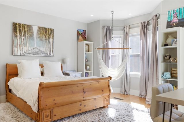 138 W 3rd St, Boston, MA 02127