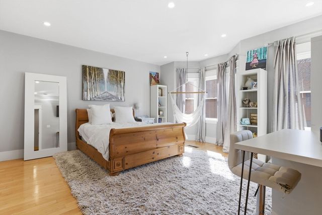 138 W 3rd St, Boston, MA 02127