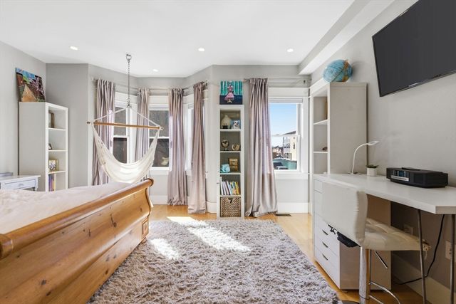 138 W 3rd St, Boston, MA 02127