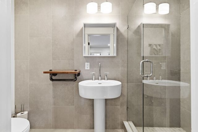 138 W 3rd St, Boston, MA 02127