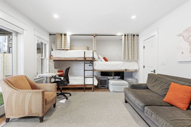 138 W 3rd St, Boston, MA 02127