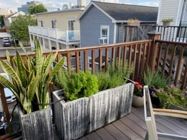 138 W 3rd St, Boston, MA 02127