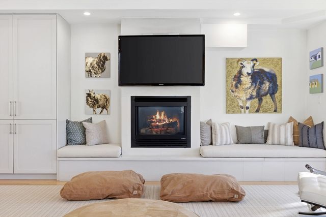 138 W 3rd St, Boston, MA 02127